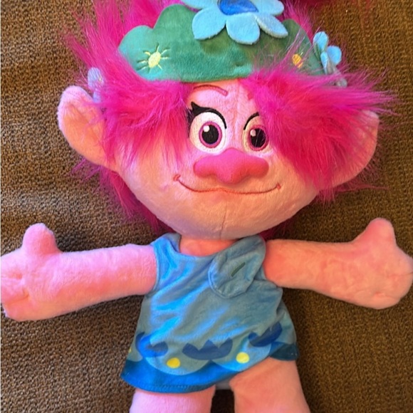 Universal Studios Trolls World Tour Queen Poppy 23” plush - Picture 4 of 6